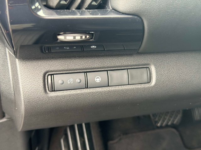 Used 2024 Nissan Pathfinder SV FWD image 25
