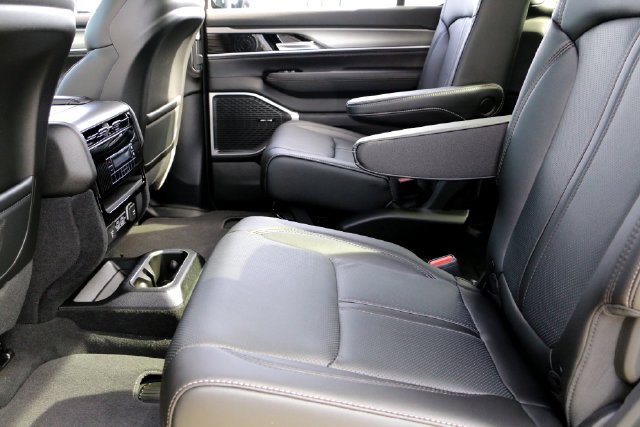 New 2026 Jeep Grand Wagoneer L 4WD w/ Premium Group I image 17