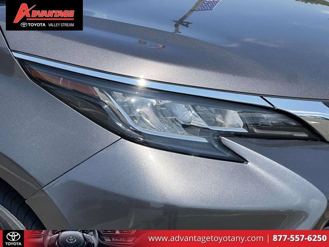 Used 2022 Toyota Sienna XLE w/ XLE Plus Package FWD image 11