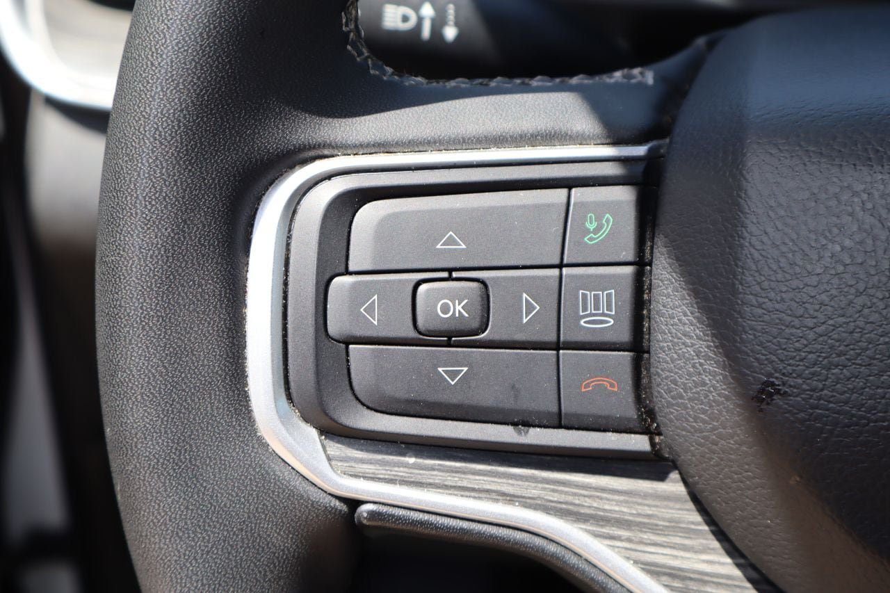 Used 2024 Jeep Wagoneer L Series II RWD image 13