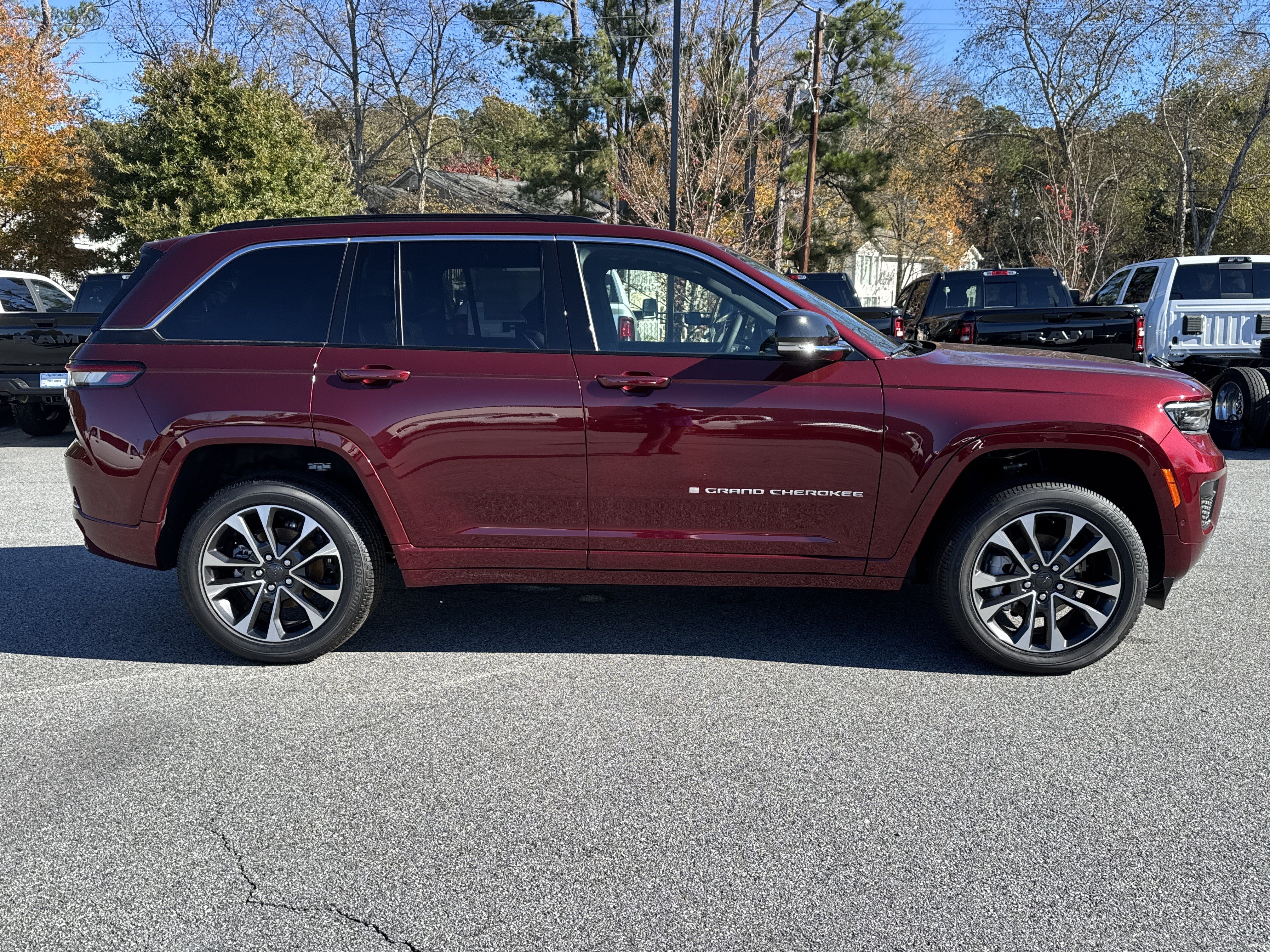 New 2025 Jeep Grand Cherokee Overland w/ Luxury Tech Group IV AWD/4WD image 9