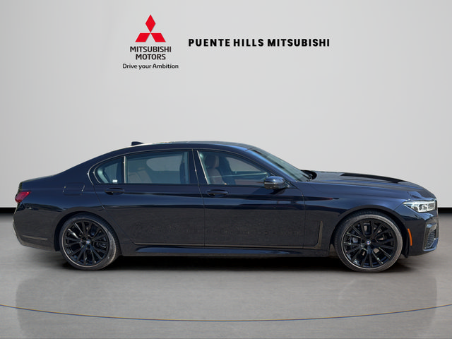 Used 2022 BMW 740i w/ M Sport Package RWD image 4