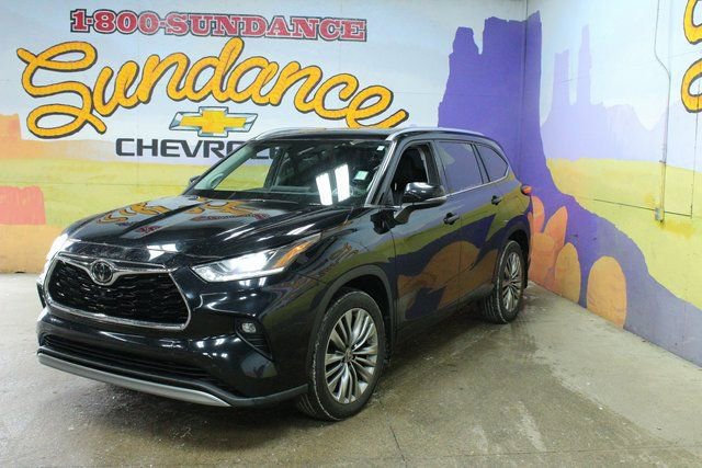 Used 2021 Toyota Highlander Platinum image 2