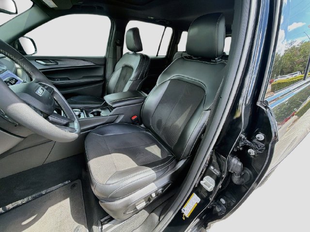 Used 2024 Jeep Grand Cherokee Altitude RWD image 22