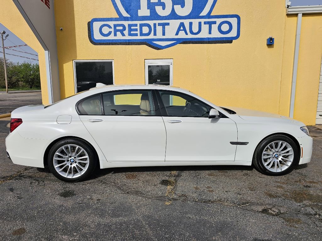 Used 2015 BMW 750Li xDrive image 8