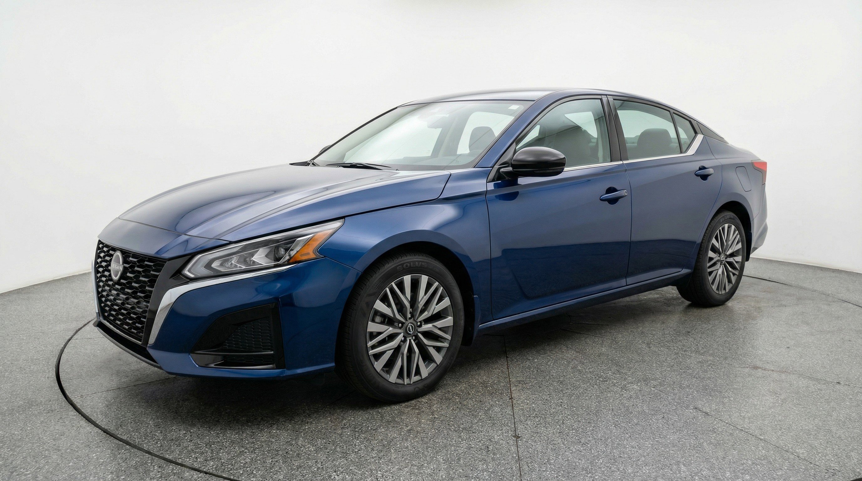 Used 2025 Nissan Altima 2.5 SV image 3