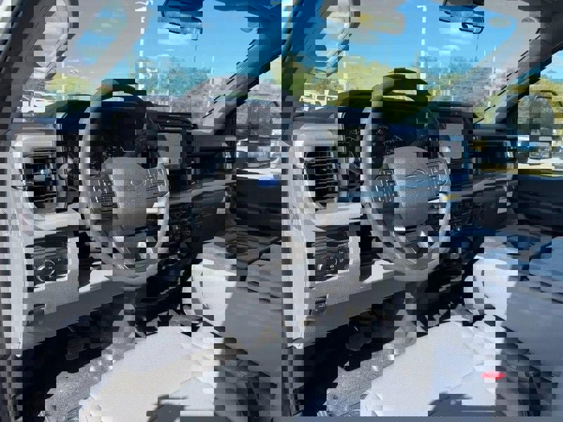 New 2025 Ford F550 4x4 Regular Cab Super Duty image 6