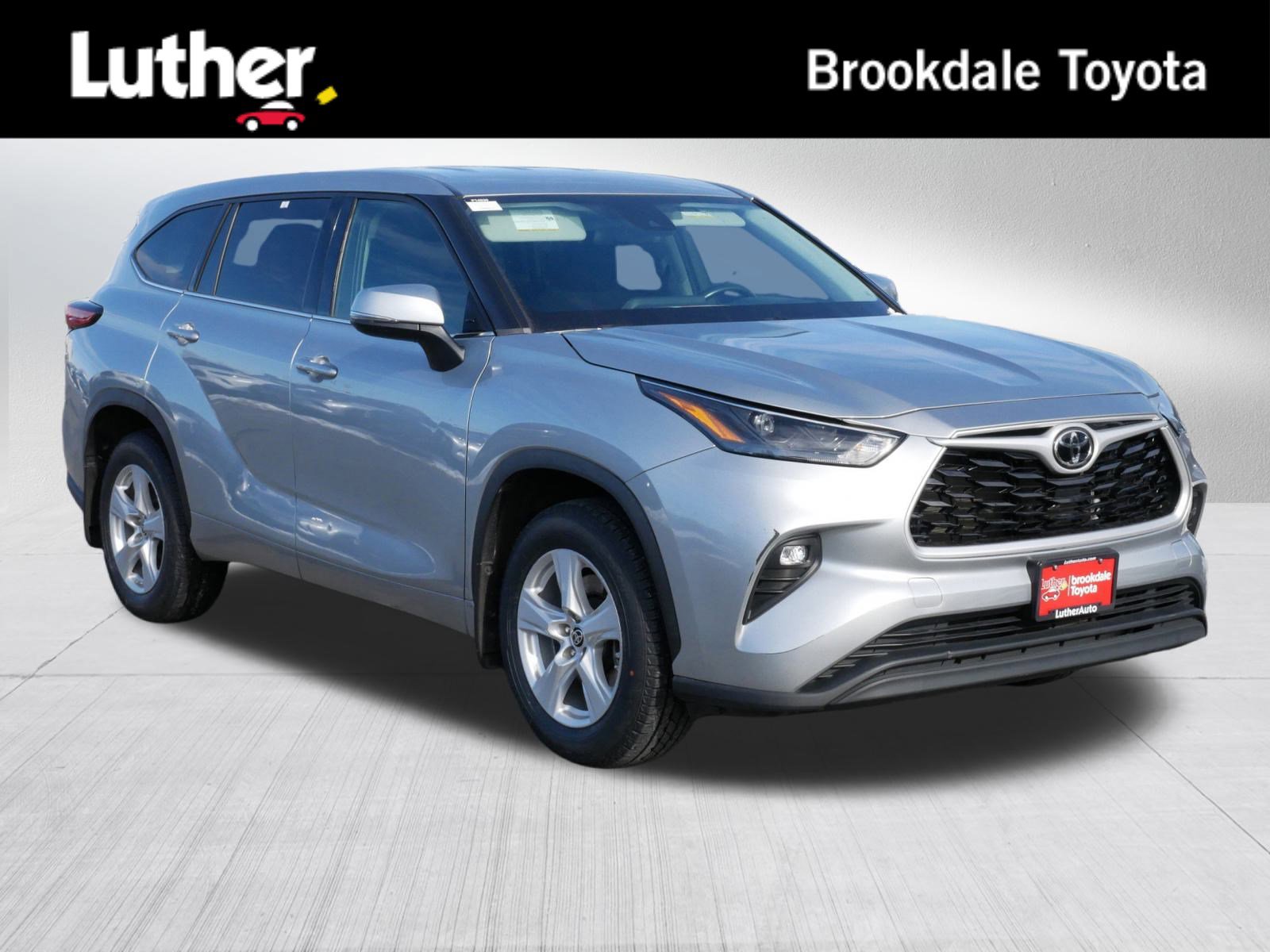 Used 2022 Toyota Highlander LE image 1