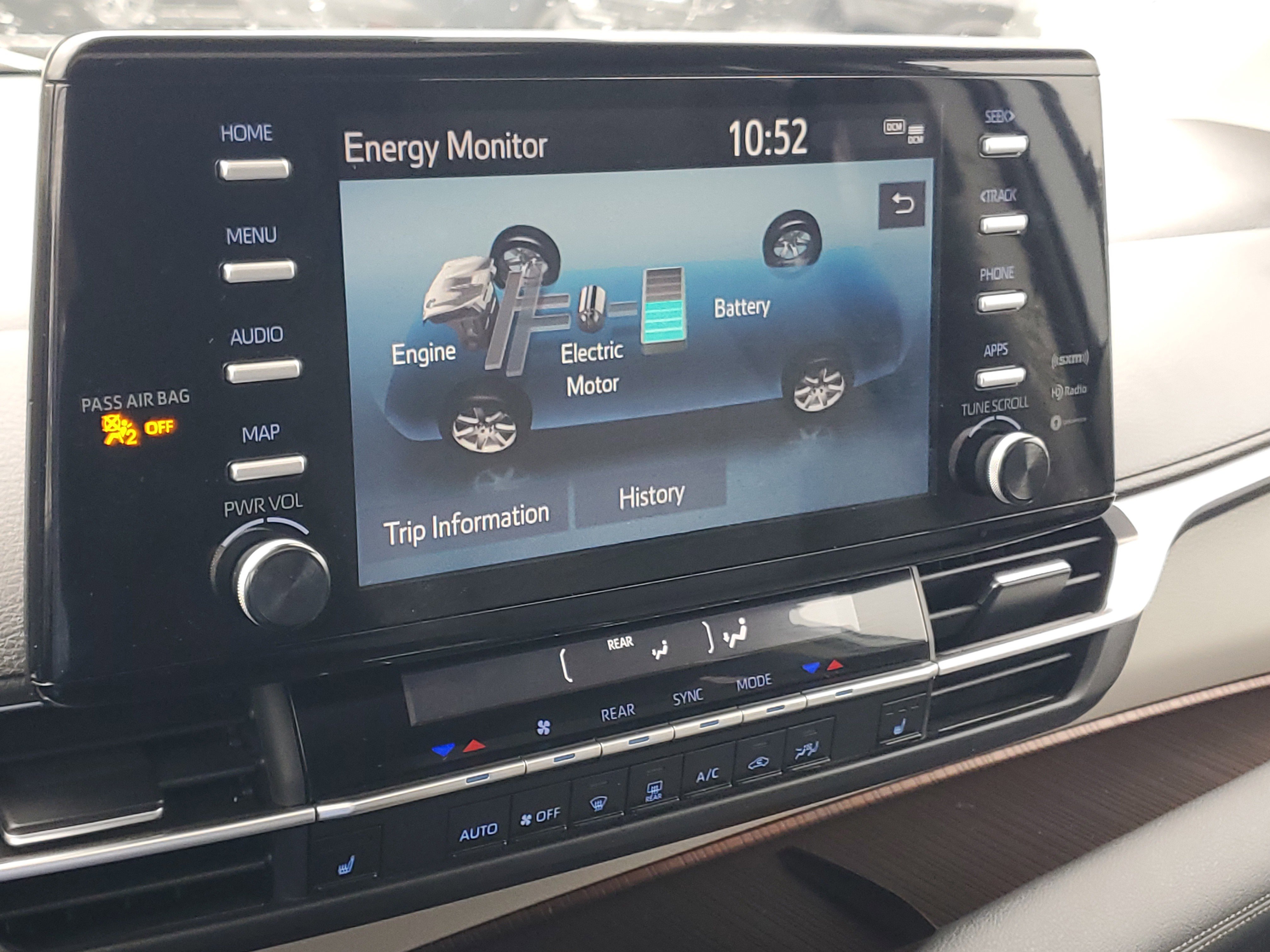 Certified 2024 Toyota Sienna XLE image 27