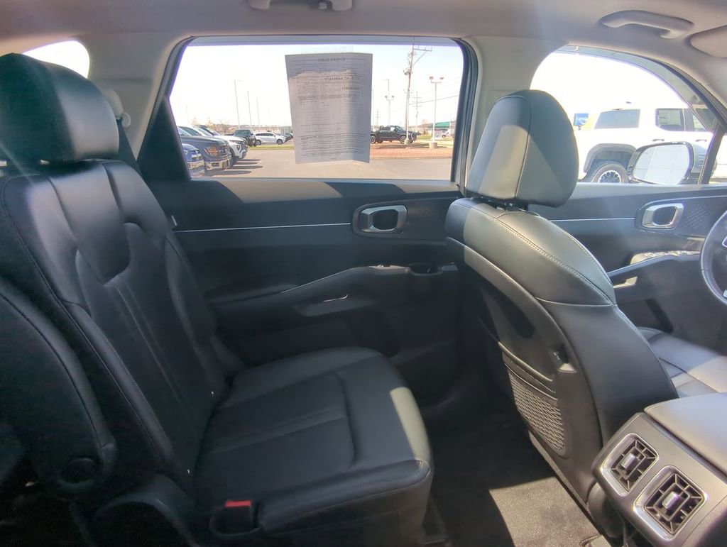 Used 2025 Kia Sorento EX w/ Panoramic Sunroof Package FWD image 10