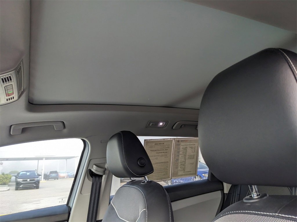 Certified 2023 Volkswagen Taos SE w/ Panoramic Sunroof Package image 24