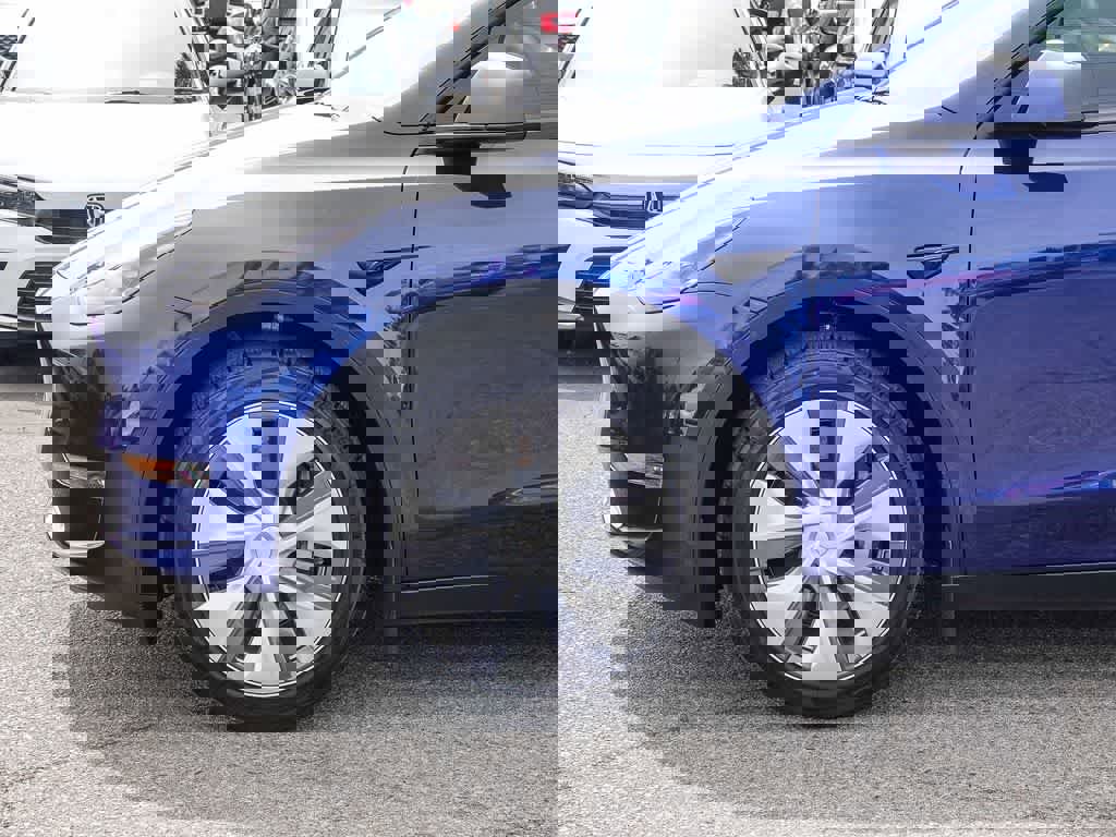 Used 2024 Tesla Model Y Long Range image 9