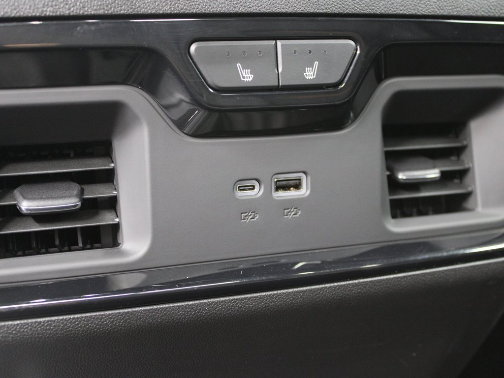 Used 2024 GMC Sierra 2500 AT4 image 11