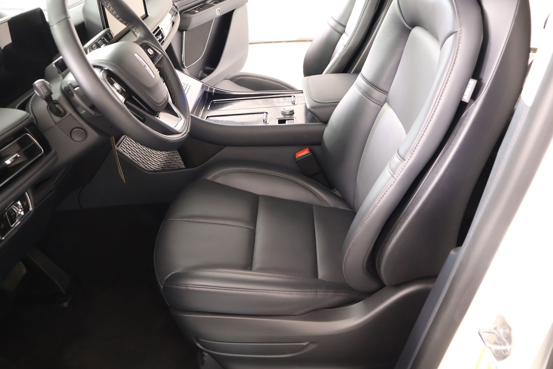 New 2026 Lincoln Aviator AWD image 11