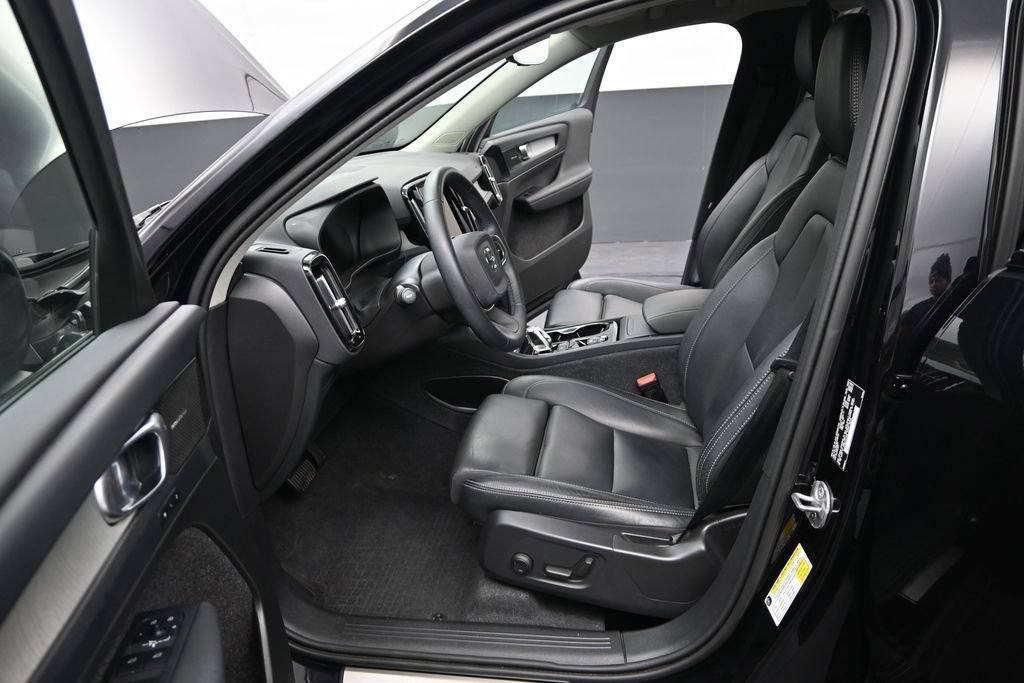 Used 2024 Volvo XC40 B5 Plus w/ Protection Package Premier AWD/4WD image 15