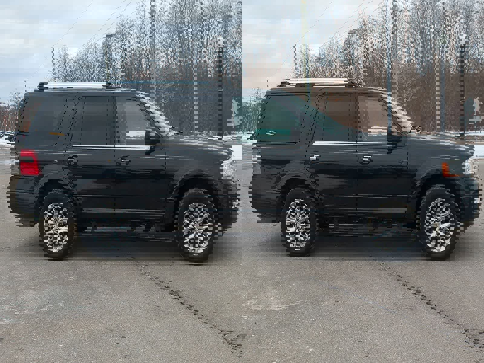 Used 2015 Ford Expedition Limited w/ Equipment Group 301A AWD/4WD image 9