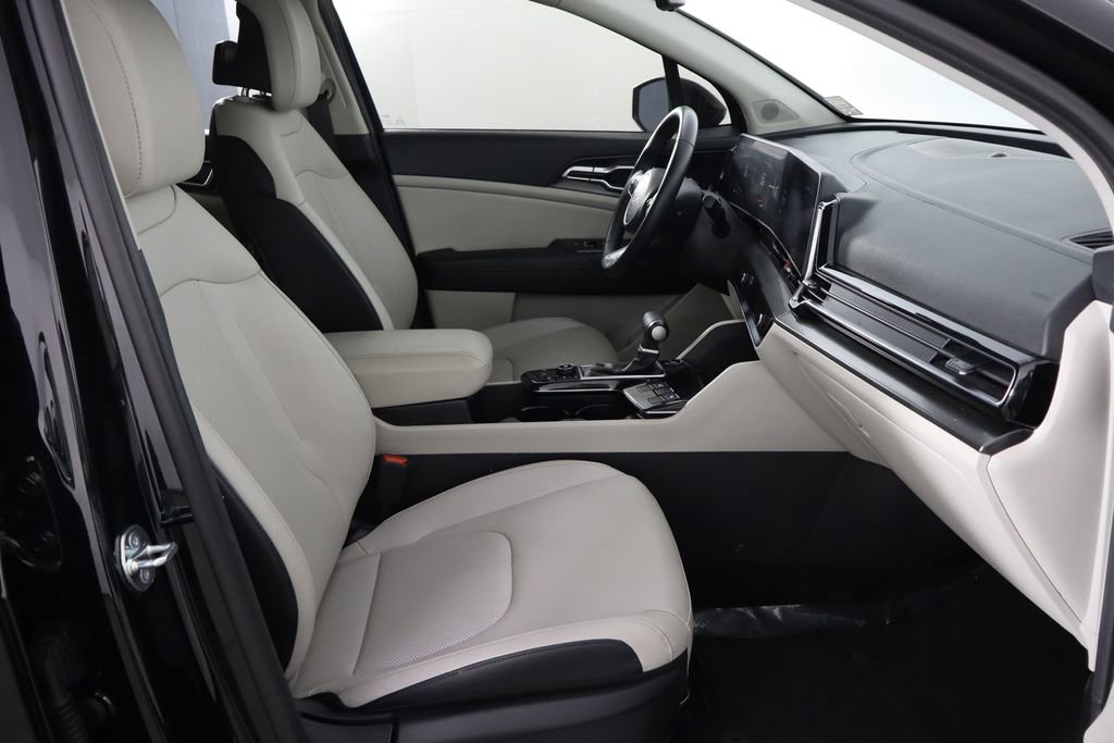 Used 2025 Kia Sportage EX image 18