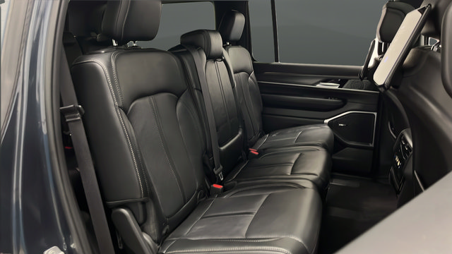 Used 2024 Jeep Wagoneer Series II w/ Premium Group I AWD/4WD image 26