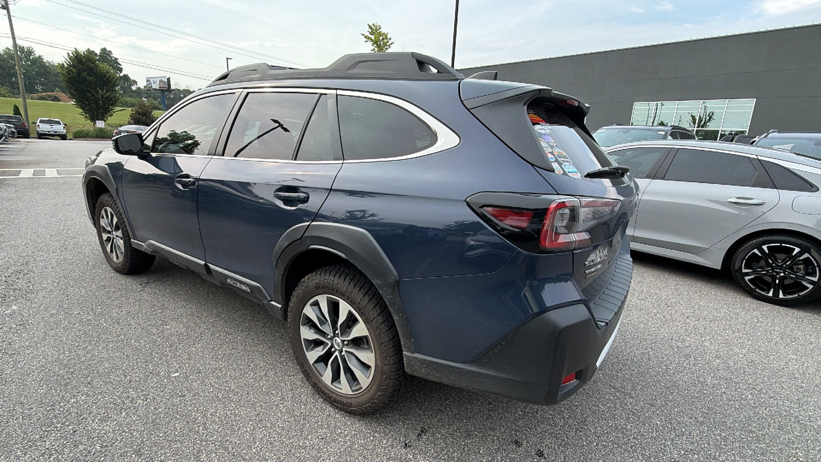Used 2024 Subaru Outback Limited AWD/4WD image 10