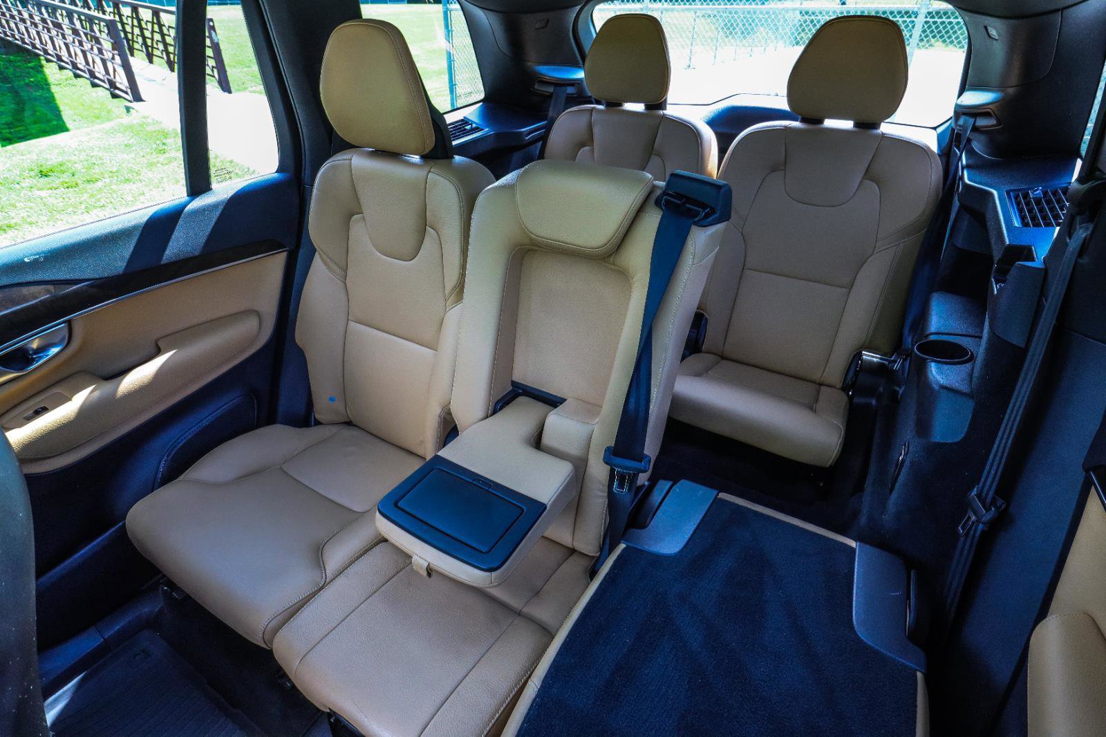 Used 2018 Volvo XC90 T6 Momentum w/ Convenience Package AWD/4WD image 15