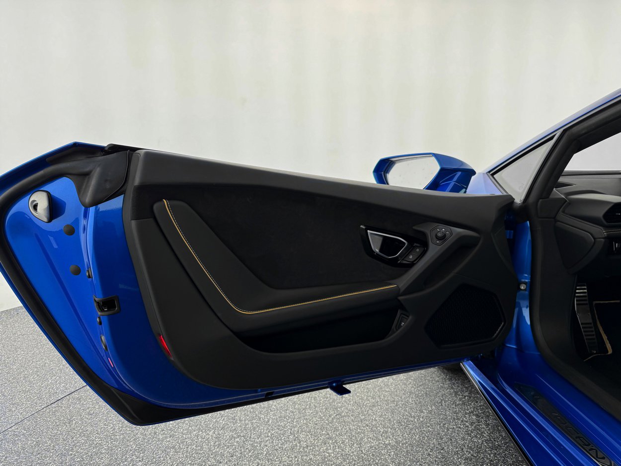 Used 2020 Lamborghini Huracan EVO image 13