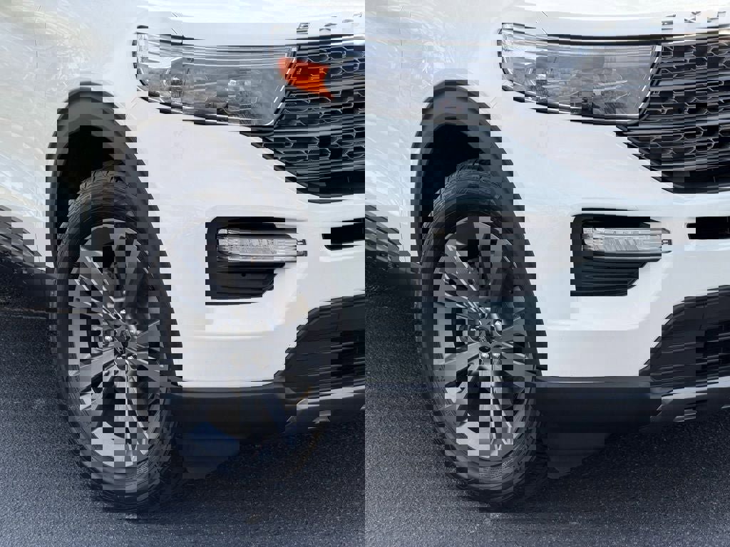 Certified 2022 Ford Explorer XLT w/ Equipment Group 202A image 9