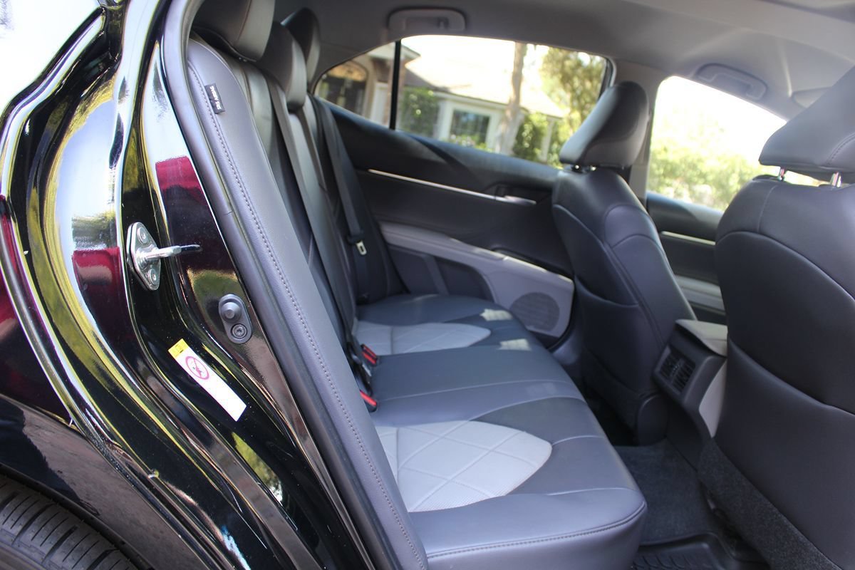 Used 2018 Toyota Camry XLE FWD image 14