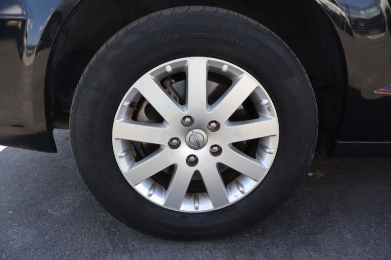 Used 2014 Chrysler Town & Country Touring FWD image 9