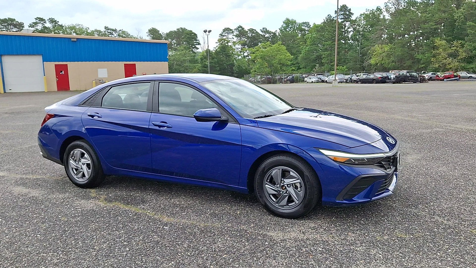 Certified 2025 Hyundai Elantra SE FWD image 2