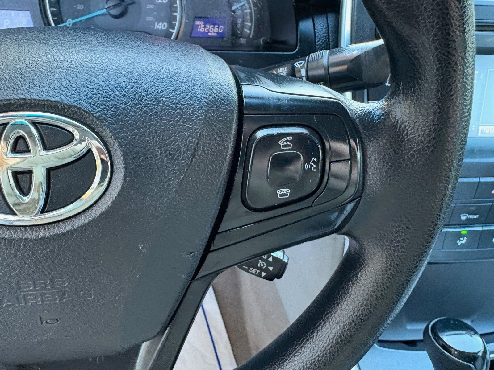 Used 2015 Toyota Camry LE image 32