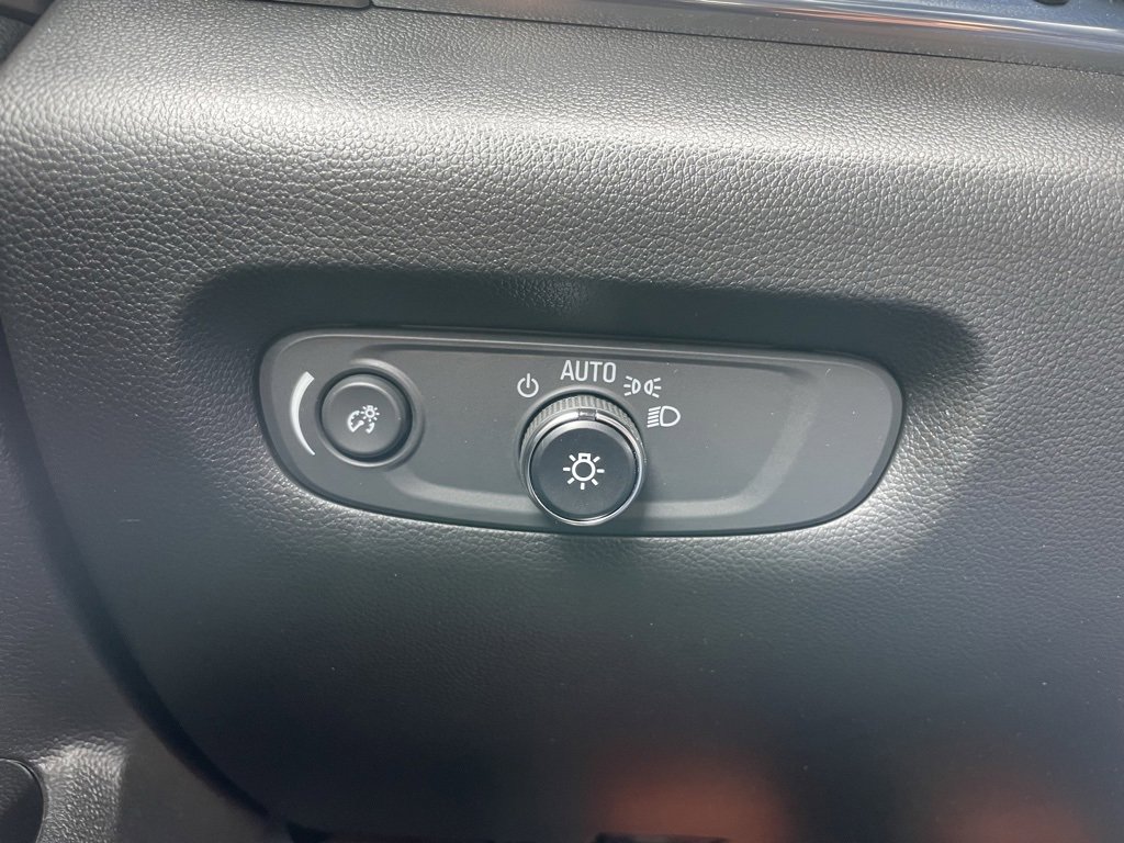 Used 2023 Chevrolet Traverse LT image 43