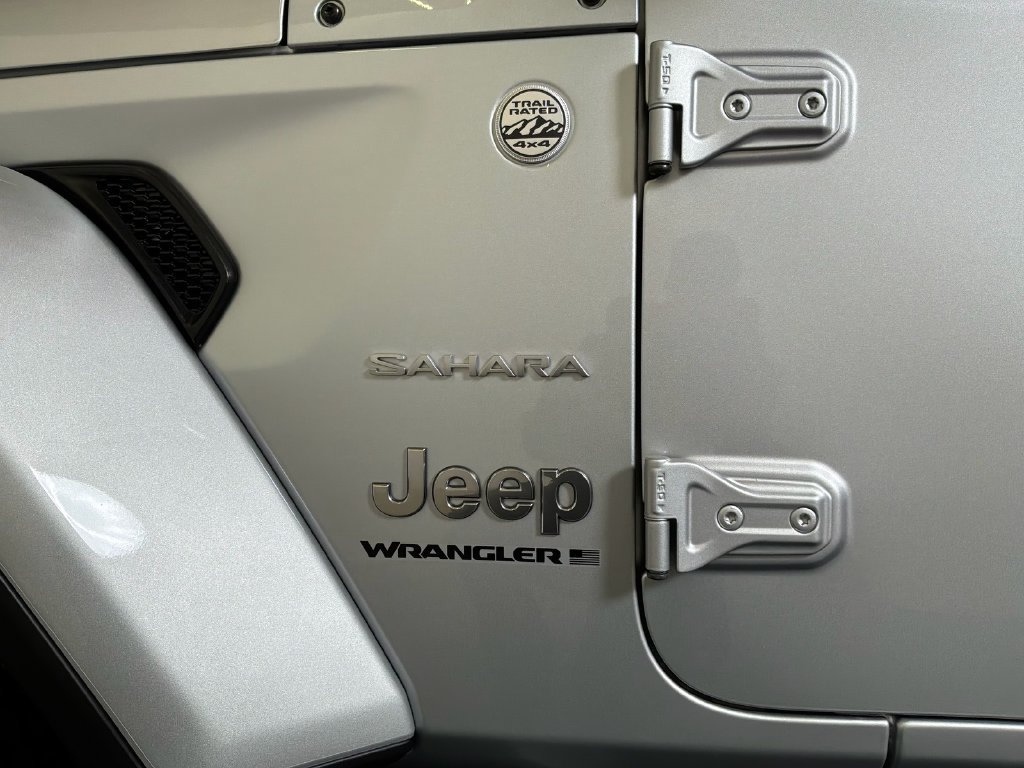 Used 2023 Jeep Wrangler Unlimited Sahara w/ Cold Weather Group AWD/4WD image 9