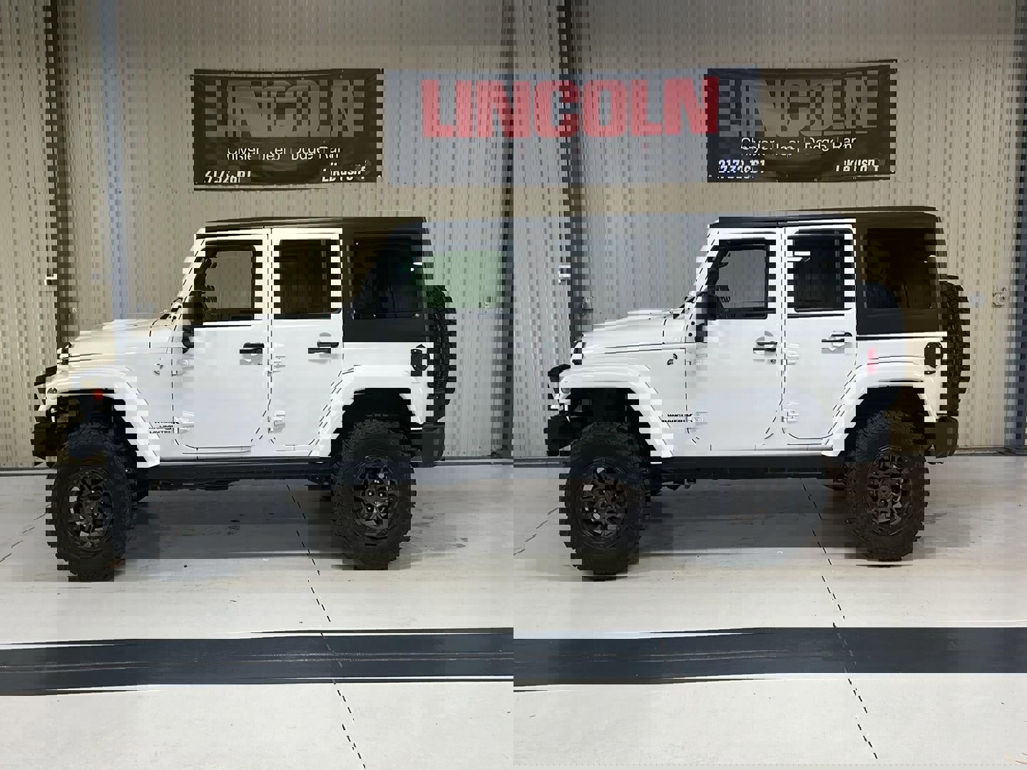 Used 2018 Jeep Wrangler Unlimited Sahara image 2
