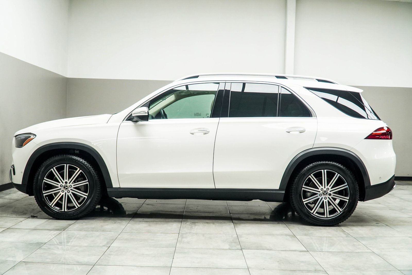 Used 2024 Mercedes-Benz GLE 450 4MATIC image 9