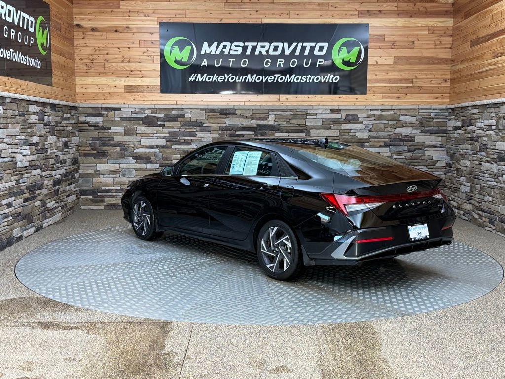Certified 2025 Hyundai Elantra Limited image 7