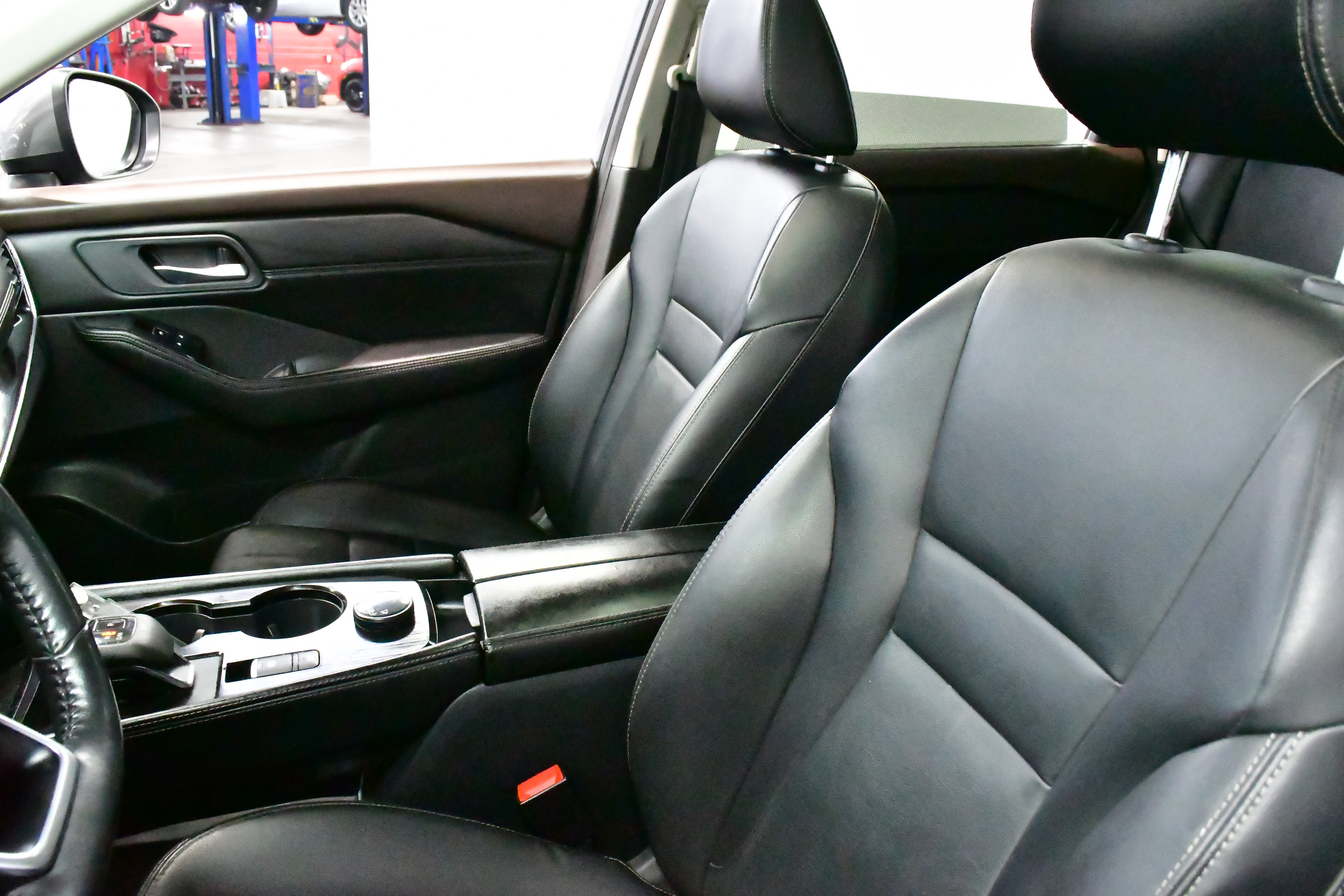 Used 2023 Nissan Rogue SL w/ SL Premium Package image 9