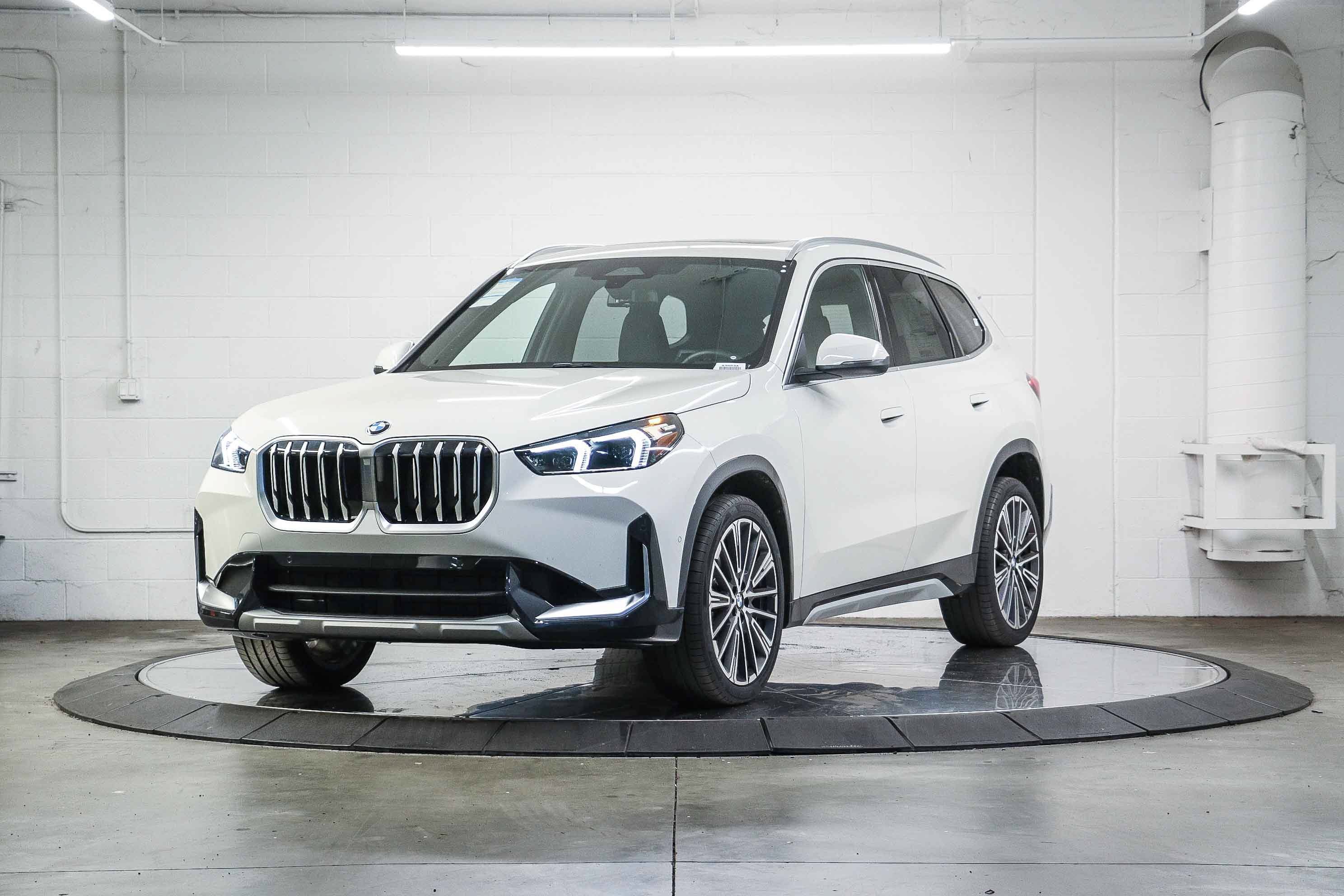 New 2026 BMW X1 xDrive28i w/ Convenience Package AWD/4WD image 3