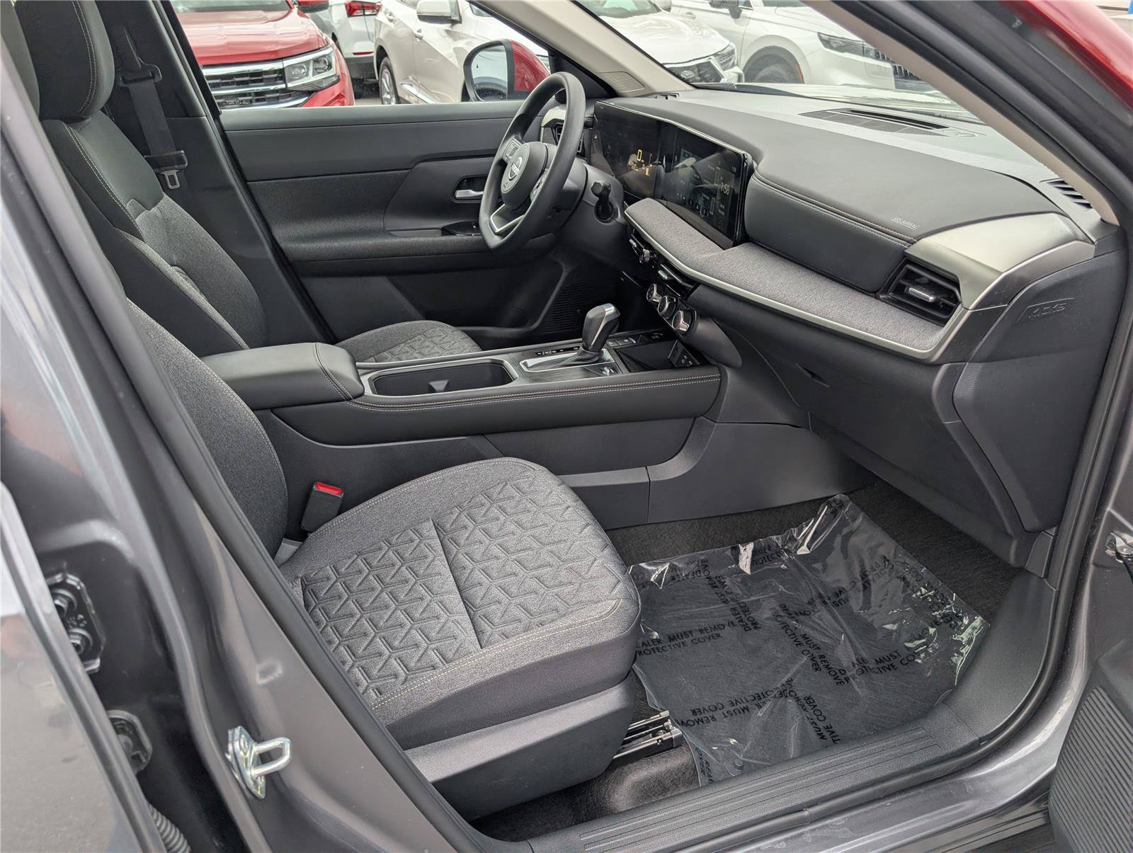 Used 2025 Nissan Kicks SV w/ SV Premium Package AWD/4WD image 11