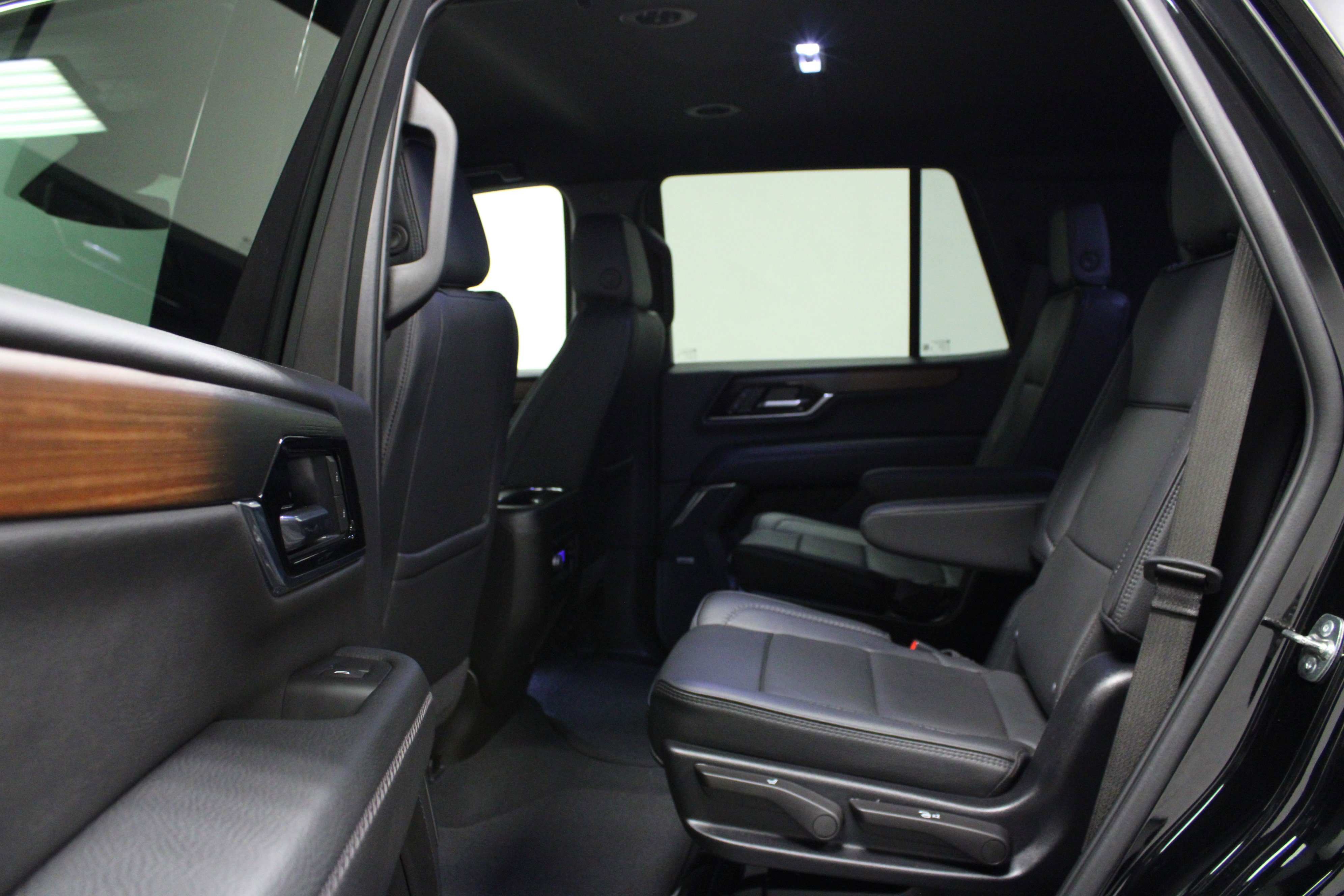Used 2025 GMC Yukon Denali AWD/4WD image 13