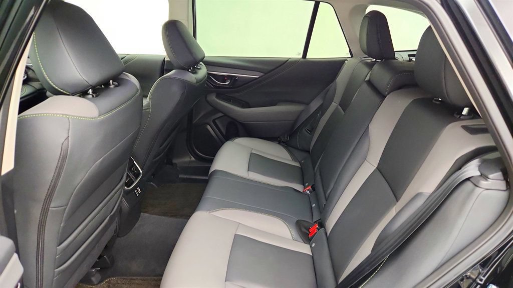 Used 2025 Subaru Outback Onyx Edition AWD/4WD image 21