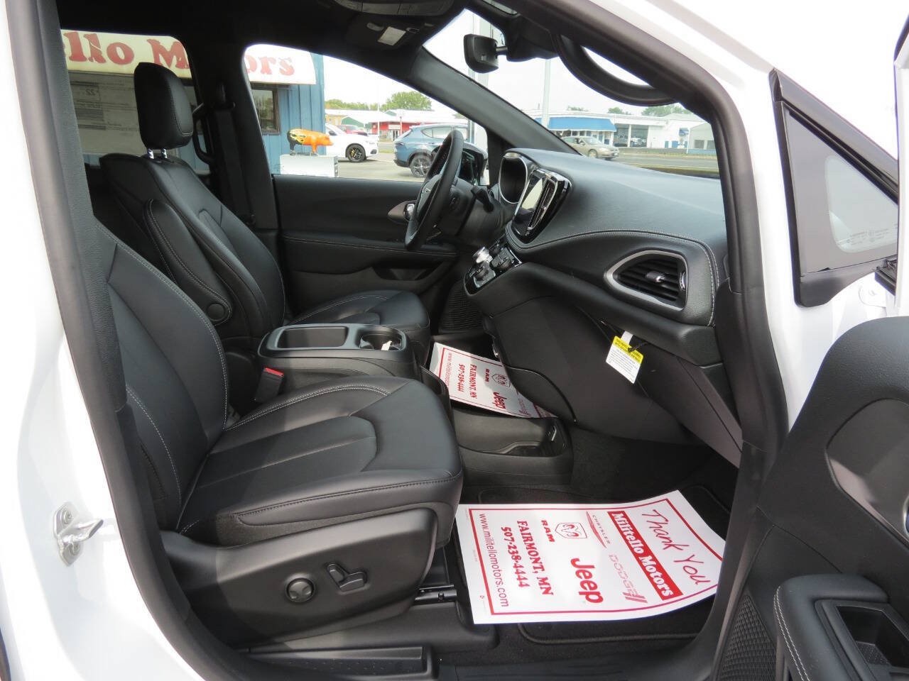 New 2026 Chrysler Pacifica Select FWD image 18