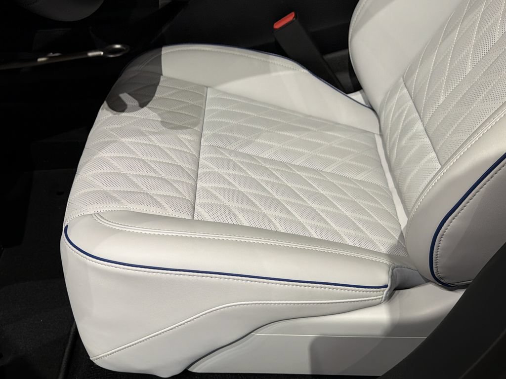 New 2027 Cadillac Optiq V w/ Deep Ocean Design Edition AWD/4WD image 17