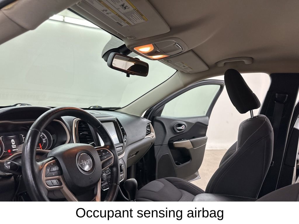 Used 2017 Jeep Cherokee Latitude w/ Cold Weather Group image 31