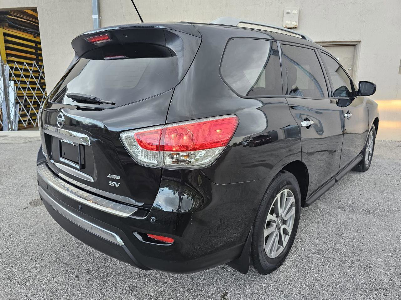 Used 2015 Nissan Pathfinder SV AWD/4WD image 14