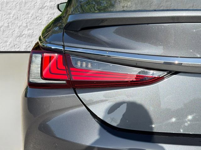 Used 2025 Lexus ES 300h w/ Premium Package FWD image 10