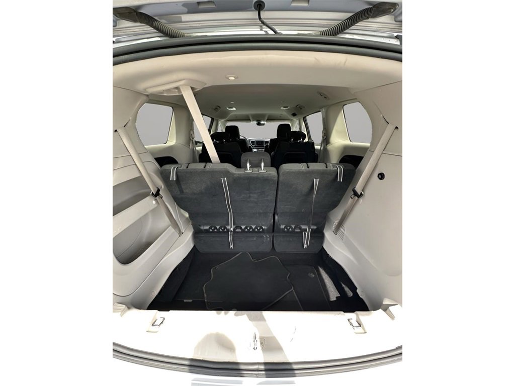 Used 2023 Chrysler Voyager LX image 14