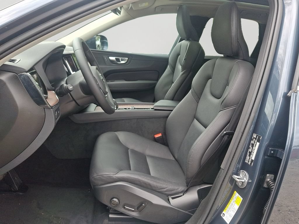 Used 2022 Volvo XC60 B5 Momentum AWD/4WD image 14