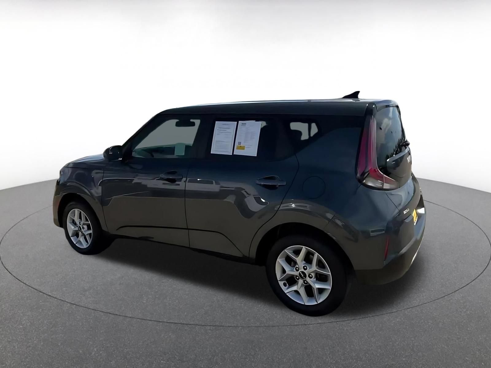 Used 2025 Kia Soul LX w/ LX Technology Package FWD image 8