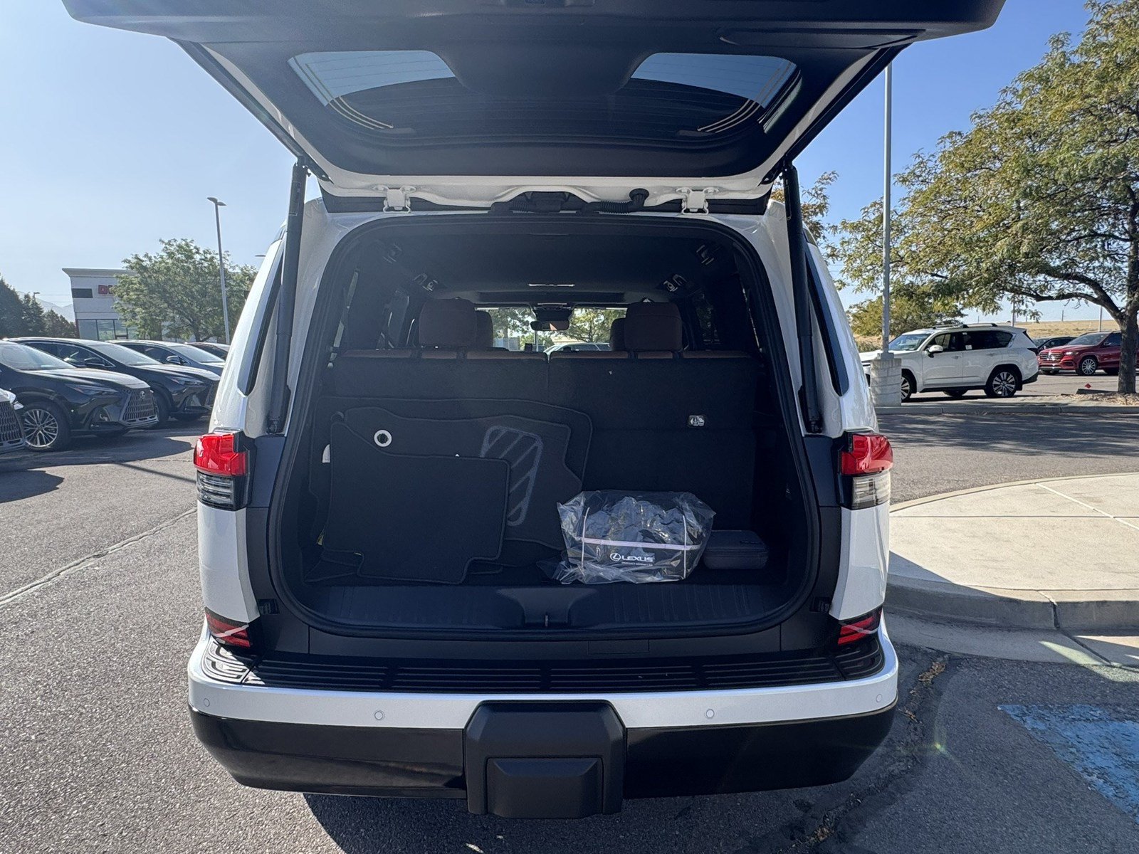 Used 2026 Lexus GX 550 w/ Accessory Package (31) AWD/4WD image 19