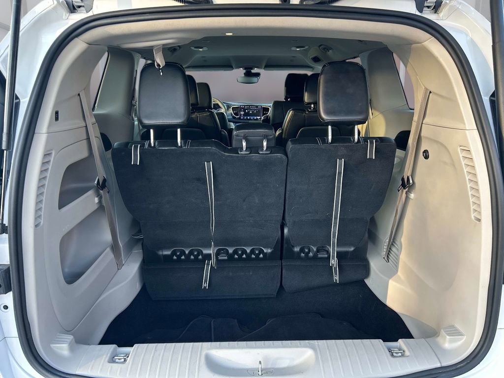Used 2024 Chrysler Pacifica Touring-L image 13